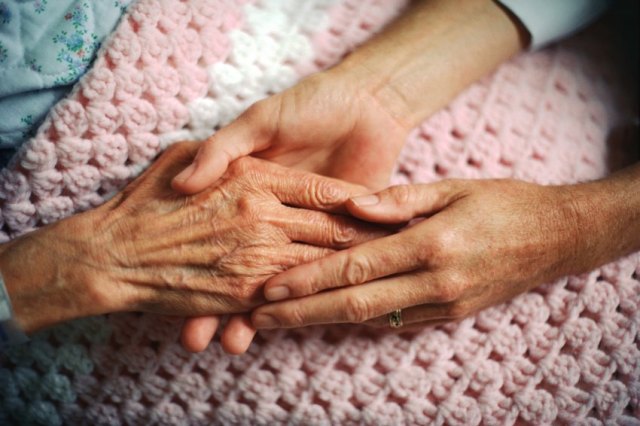Legalising assisted dying ‘may advance’ palliative care