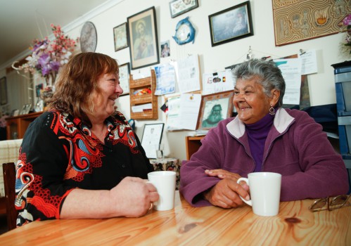 Gaye Finch, a Dementia Advisor for Alzheimers Australia  NSW, chats with Aunty Doris Moore,  at Doris home in Moruya. (Photo: Dave Tease.)
