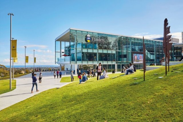 Flinders uni
