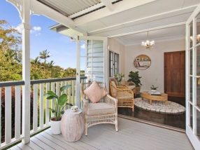 Sitting room with verandah (1)