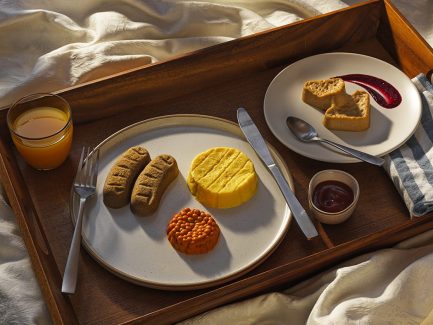Residents enjoy texture-modified hot breakfast